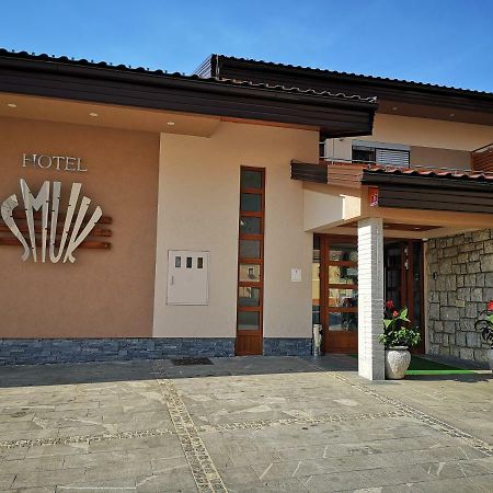 Hotel Smuk Semic Экстерьер фото