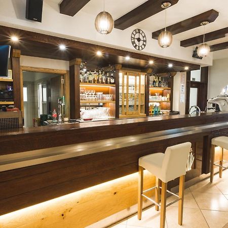 Hotel Smuk Semic Экстерьер фото