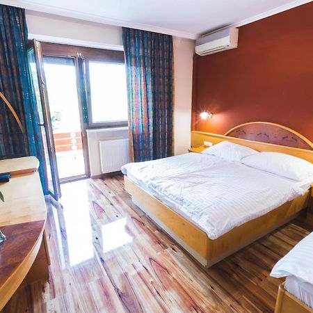 Hotel Smuk Semic Экстерьер фото