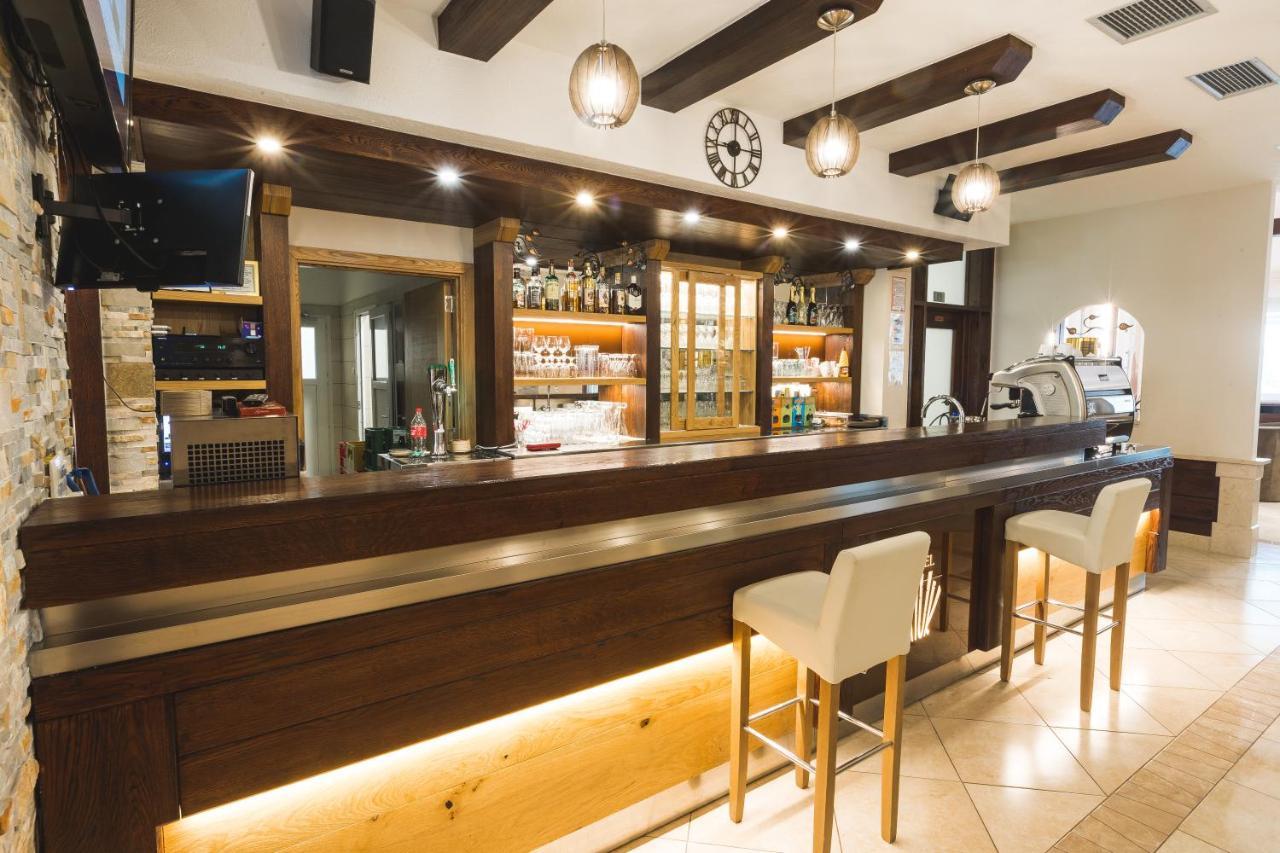 Hotel Smuk Semic Экстерьер фото