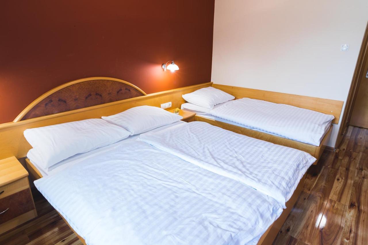 Hotel Smuk Semic Экстерьер фото